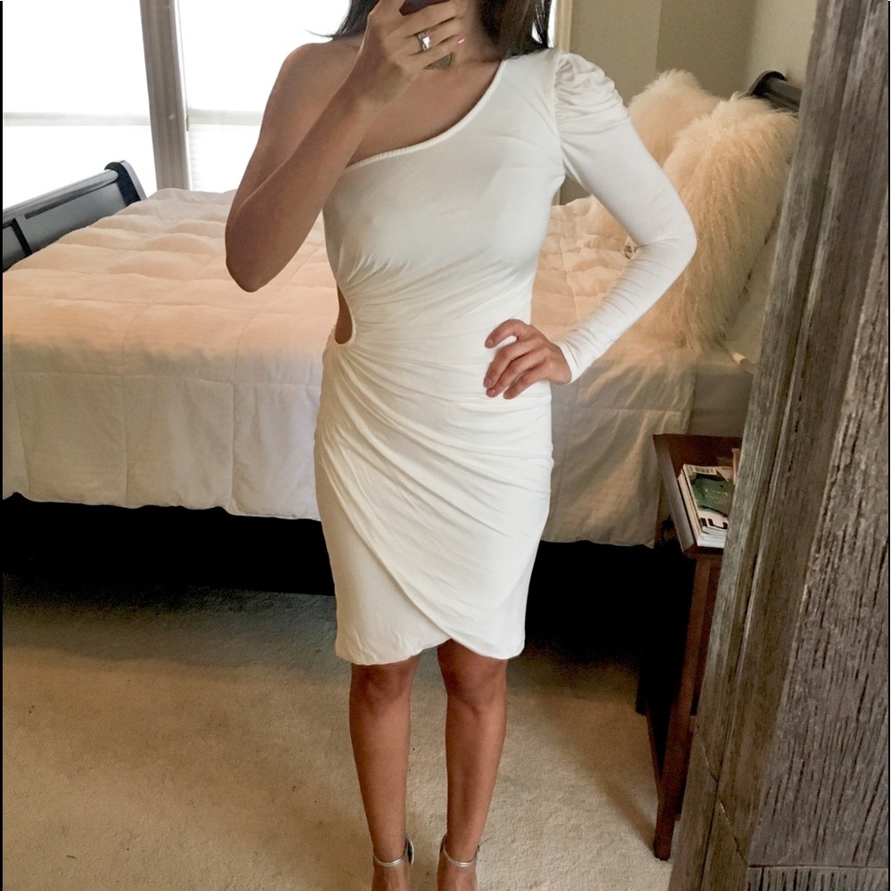 Jersey White dress - Kardashians for Bebe Sexy off shoulder dress.